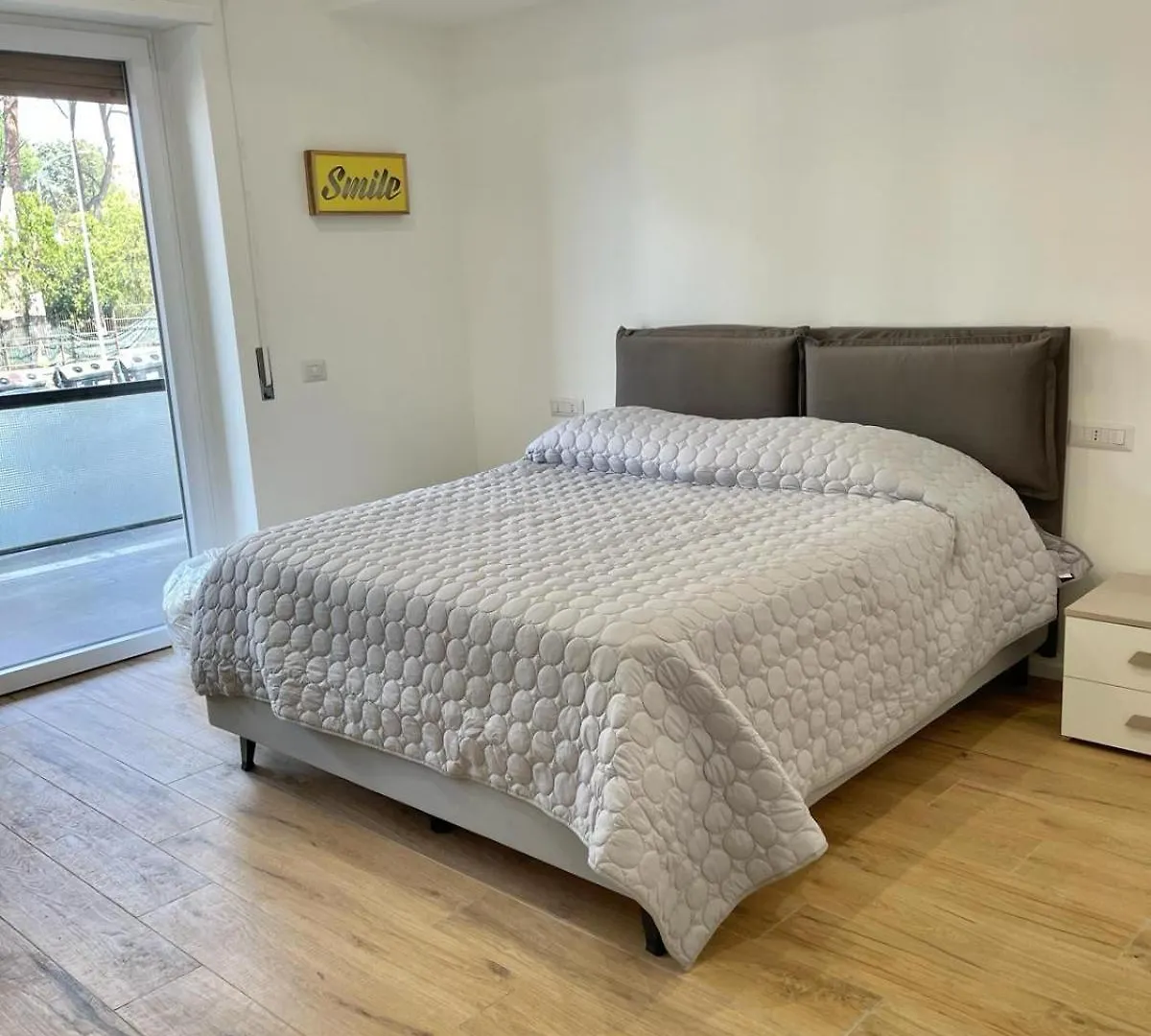 Apartment Pm 34 Viale Imperatore Guest House - 50 Mt From Metro San Paolo