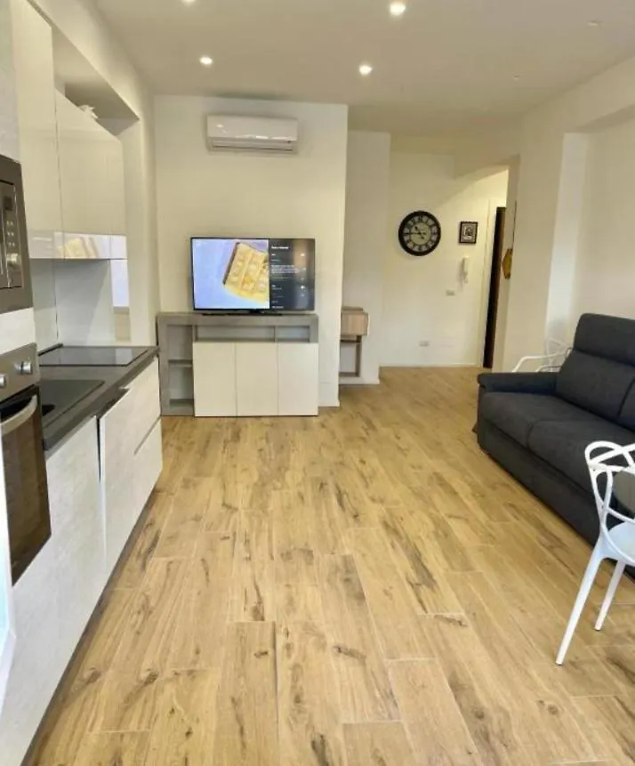 Apartment Pm 34 Viale Imperatore Guest House - 50 Mt From Metro San Paolo