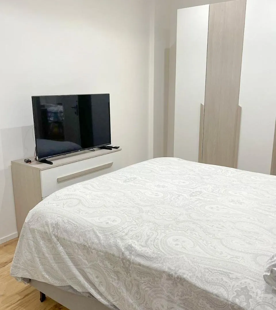 Pm 34 Viale Imperatore Guest House - 50 Mt From Metro San Paolo 0*, Roma