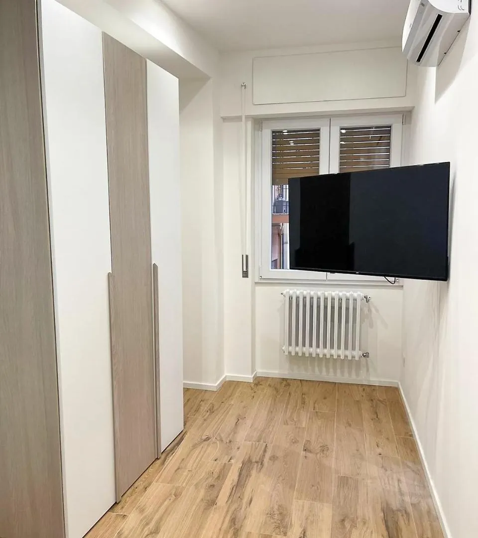 Pm 34 Viale Imperatore Guest House - 50 Mt From Metro San Paolo Appartamento