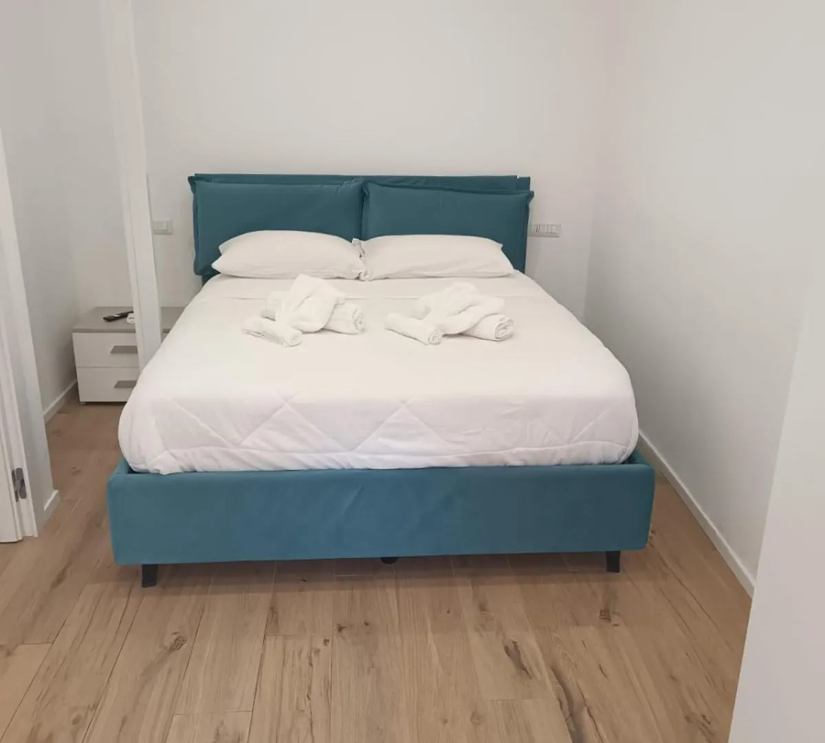 Apartment Pm 34 Viale Imperatore Guest House - 50 Mt From Metro San Paolo